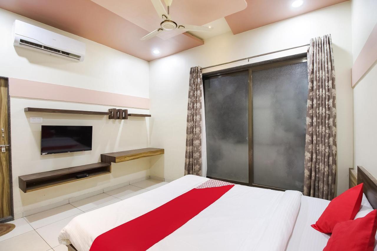Oyo Flagship 71595 Hotel Lakhdatar Shegaon Exterior photo