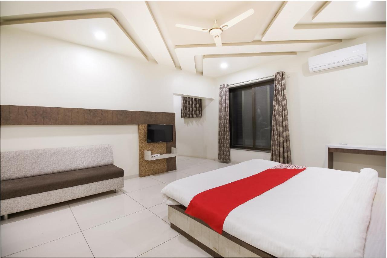 Oyo Flagship 71595 Hotel Lakhdatar Shegaon Exterior photo